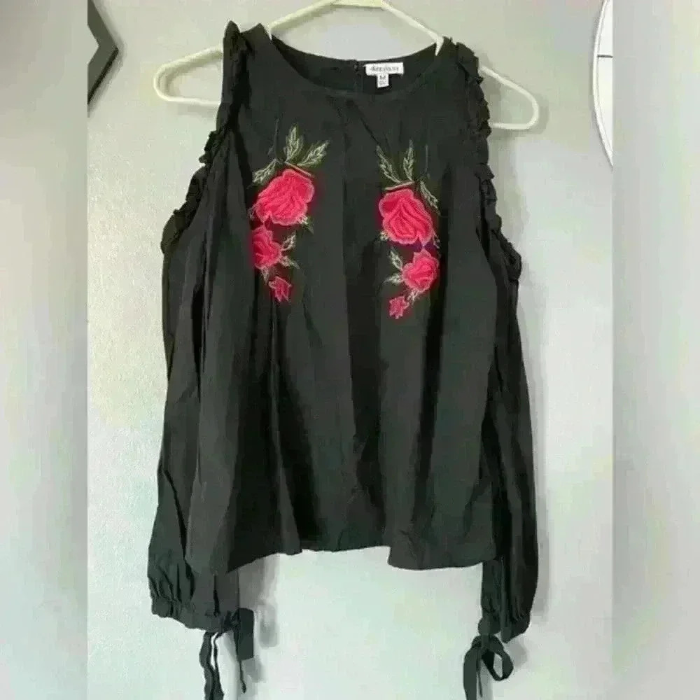 💜 2/$25 DizzyLizzy Medium Black With Roses, Shoulder Cut Outs, & Ties - Picture 2 of 8